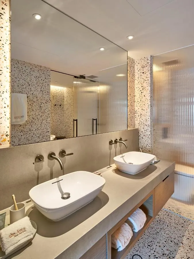 The Arca Hotel Hongkong 5*,  Kina